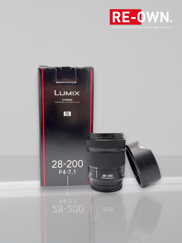 Panasonic LUMIX S 28-200mm F/4-7.1 MACRO