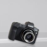 Urth Lens Mount Adapter: Compatible w/ Leica M Lens To Canon RF Camera Body - Thumbnail 4